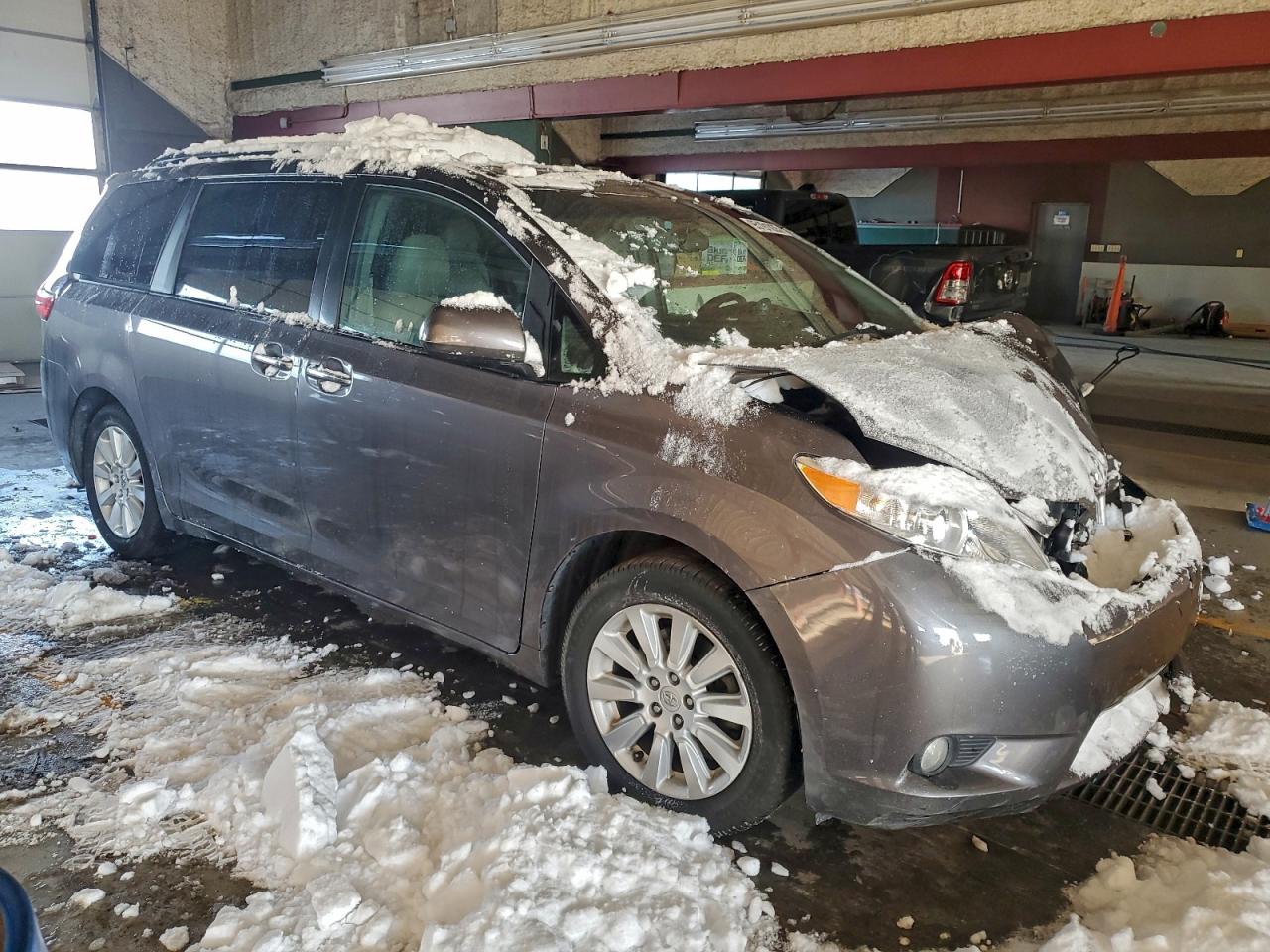 TOYOTA SIENNA XLE