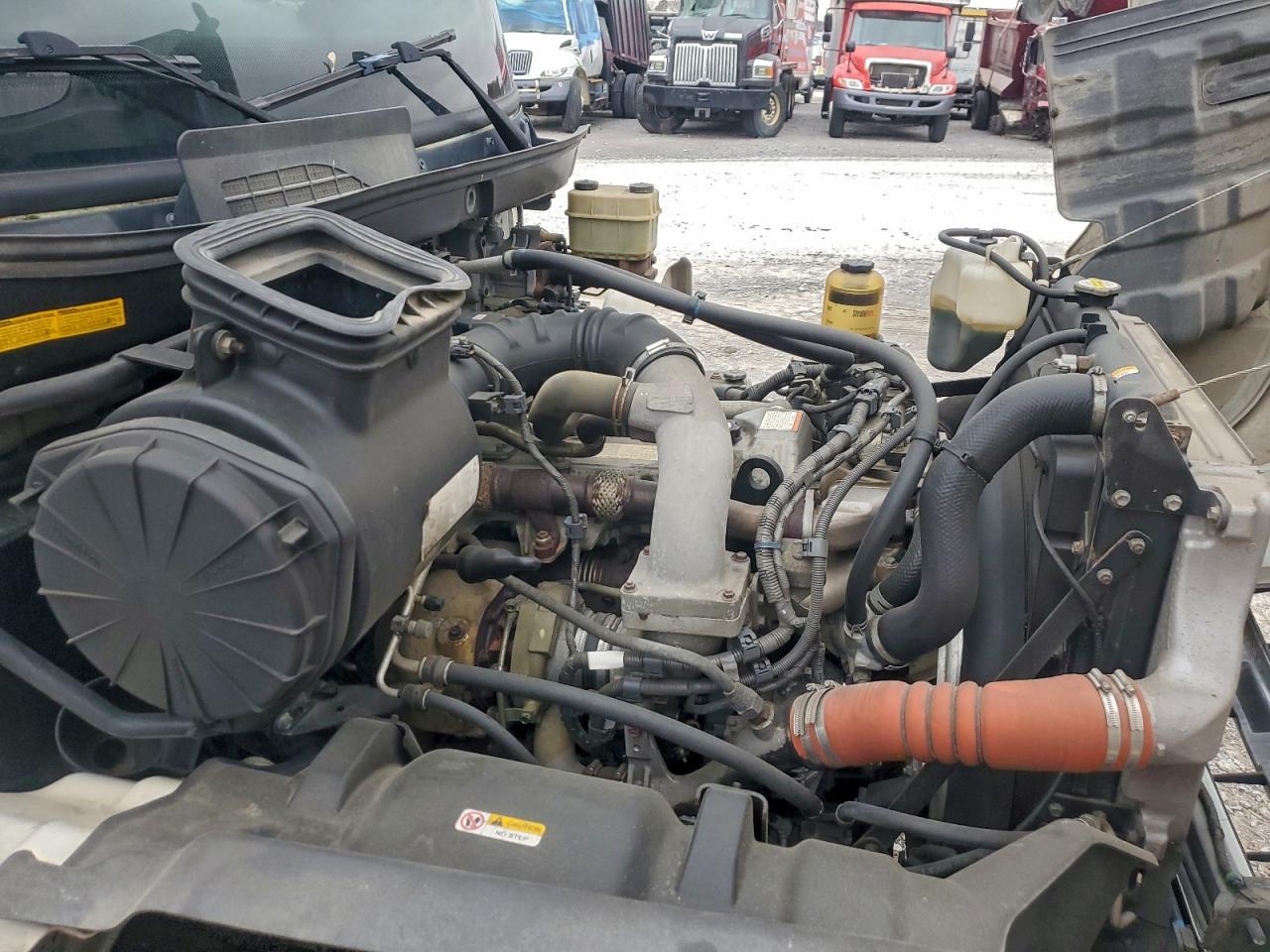 Lot #3311656247 2014 HINO 268