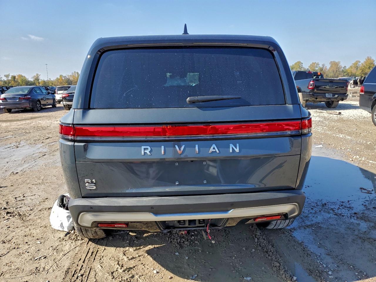RIVIAN R1S ADVENTURE