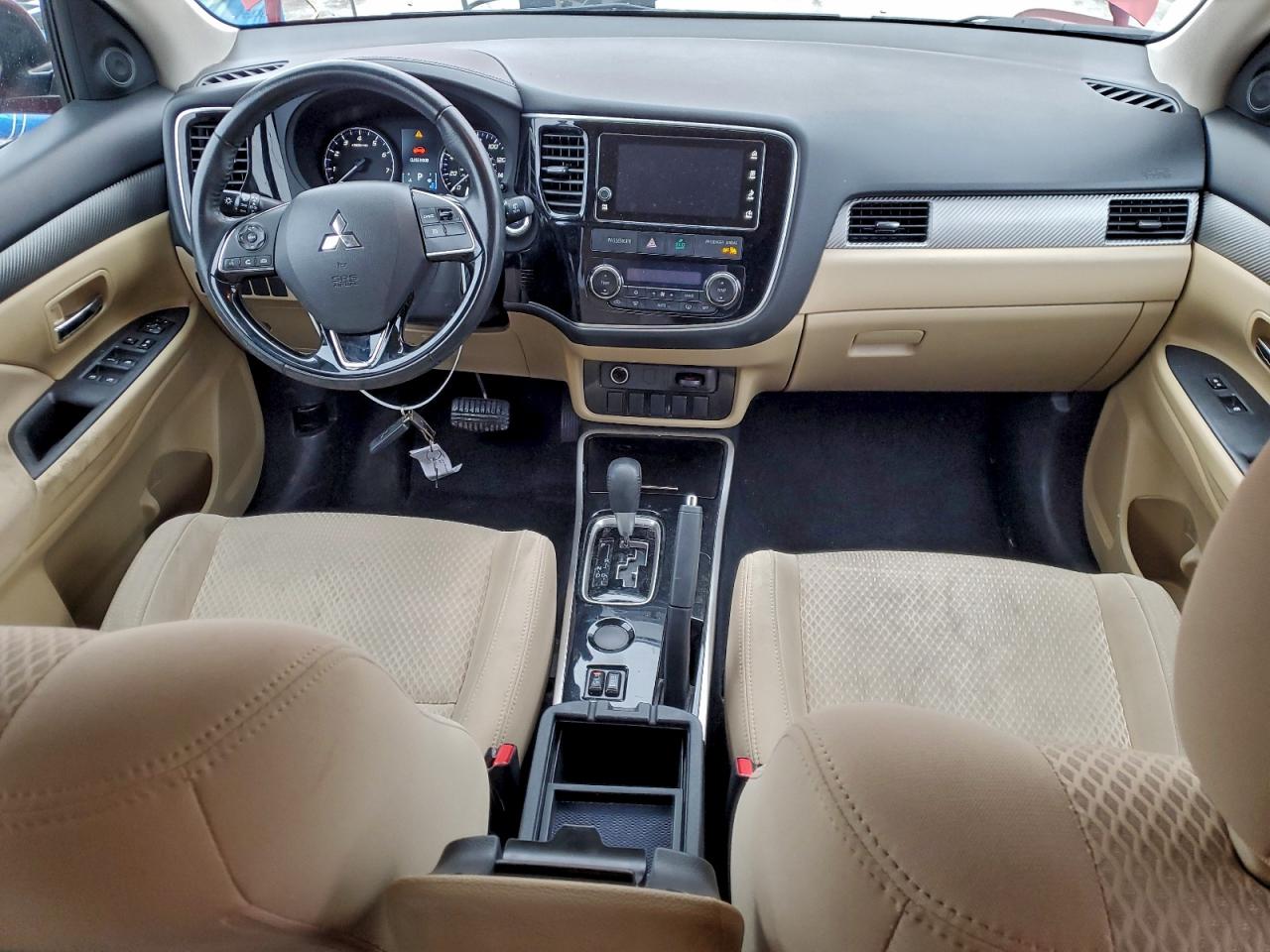 MITSUBISHI OUTLANDER SE