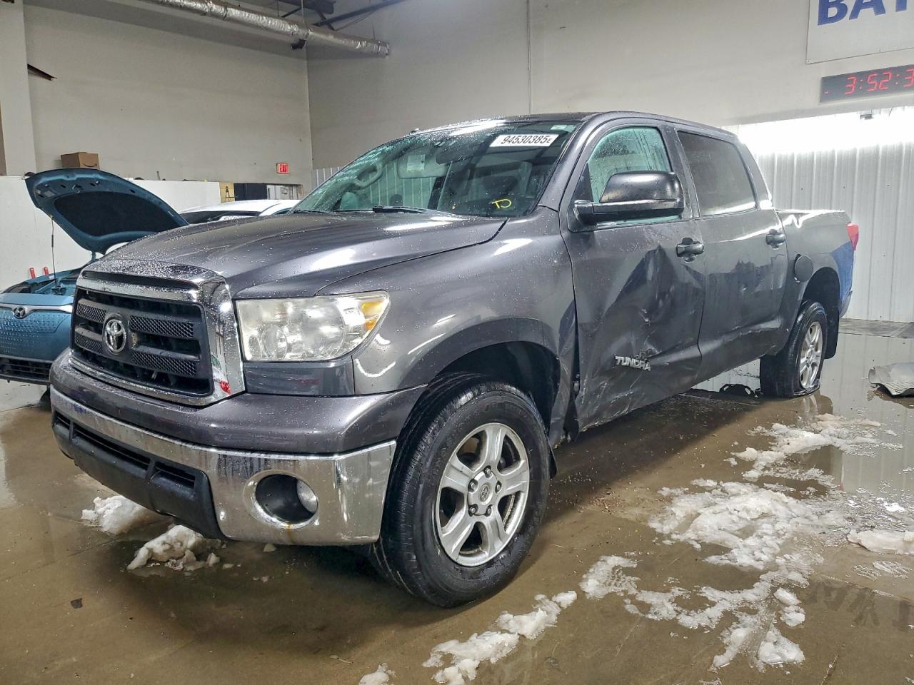 TOYOTA TUNDRA CREWMAX SR5
