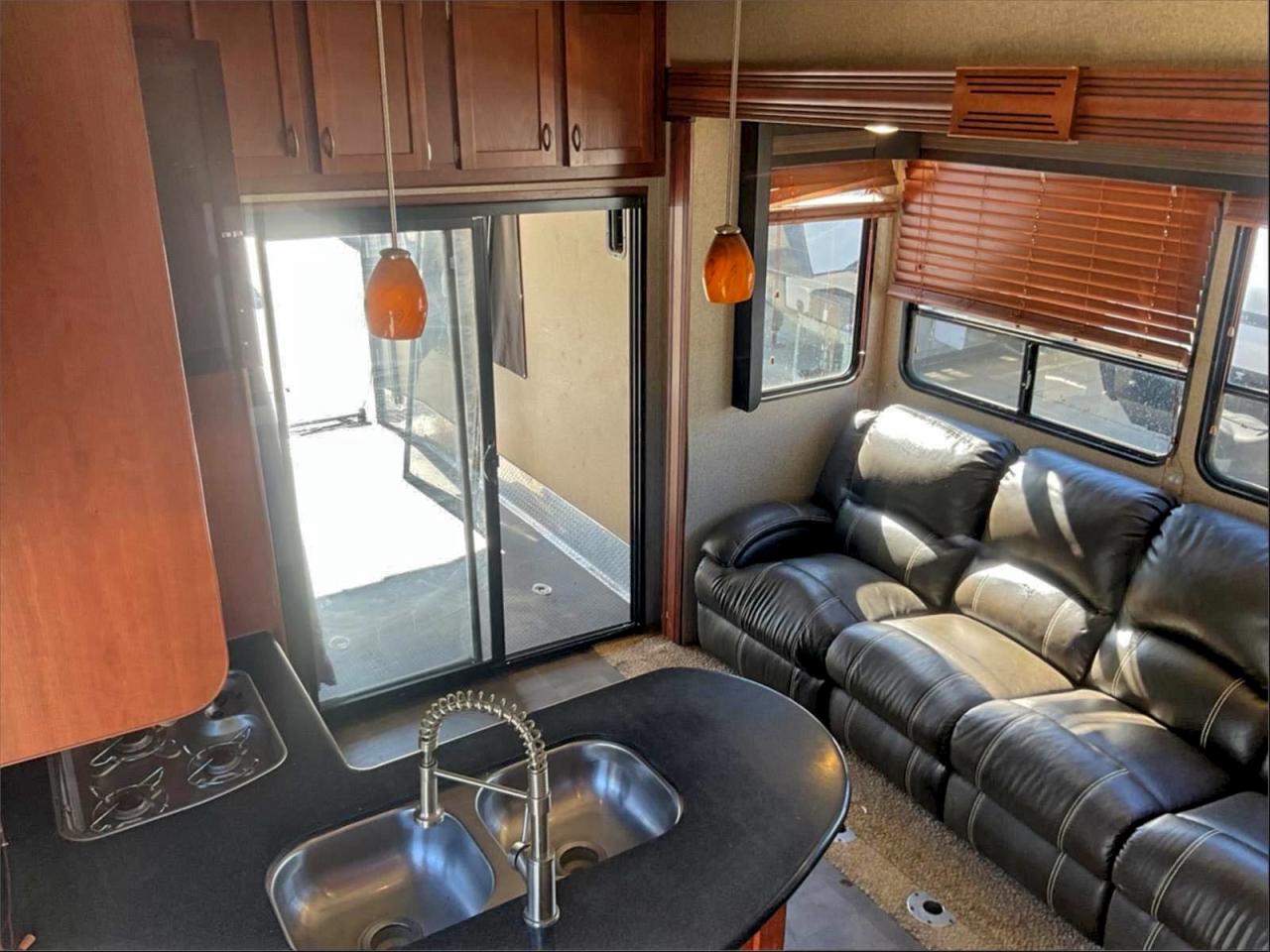 Lot #3310416975 2015 VENGEANCE 311A13