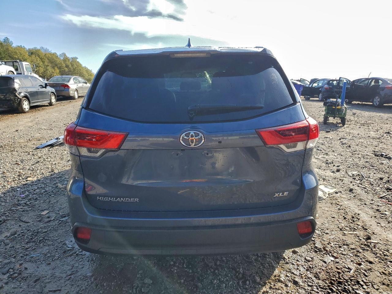TOYOTA HIGHLANDER SE