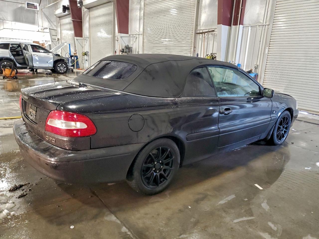 Lot #3302813919 2004 VOLVO C70 LPT