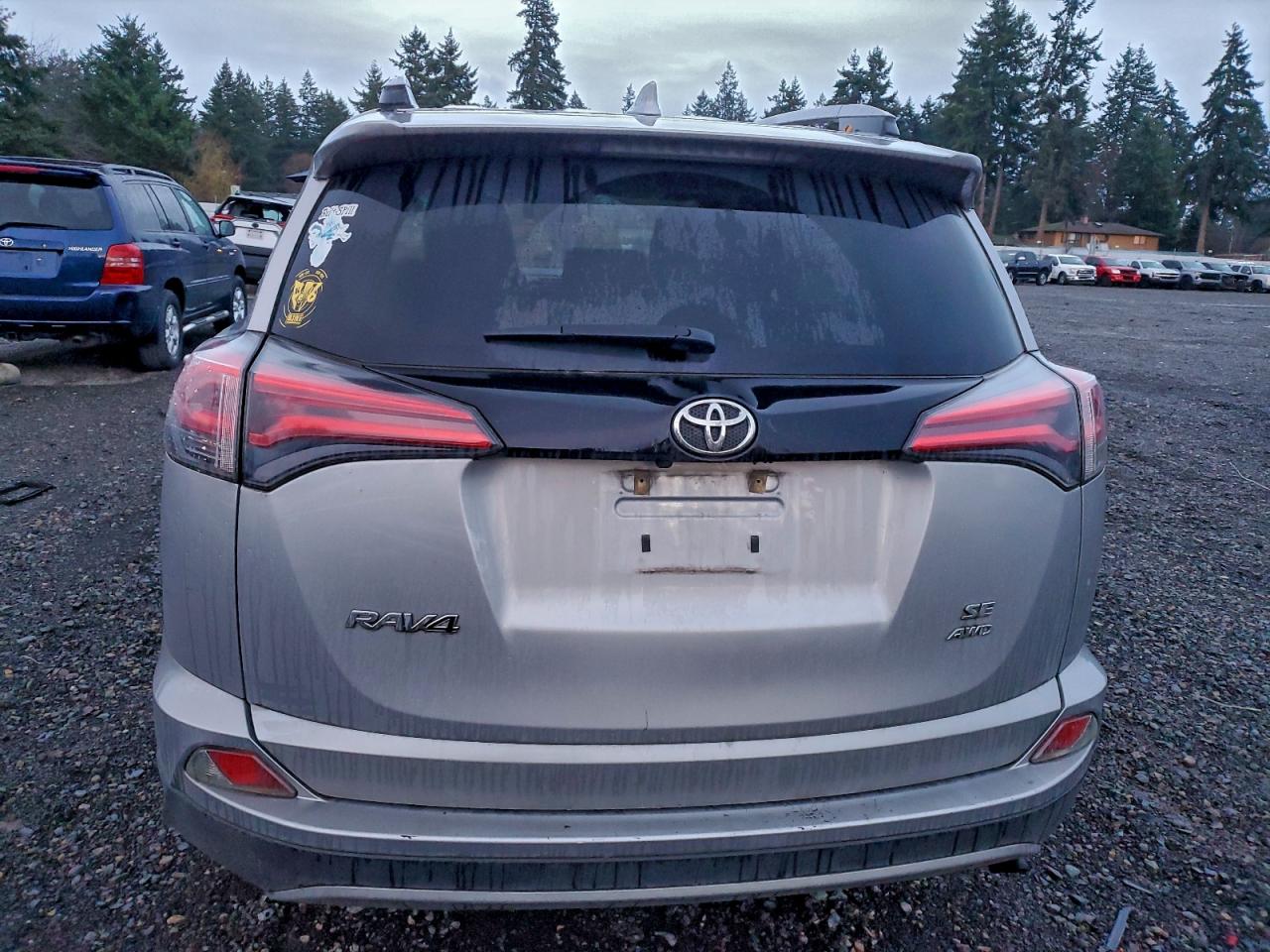 Lot #3304550464 2017 TOYOTA RAV4 SE
