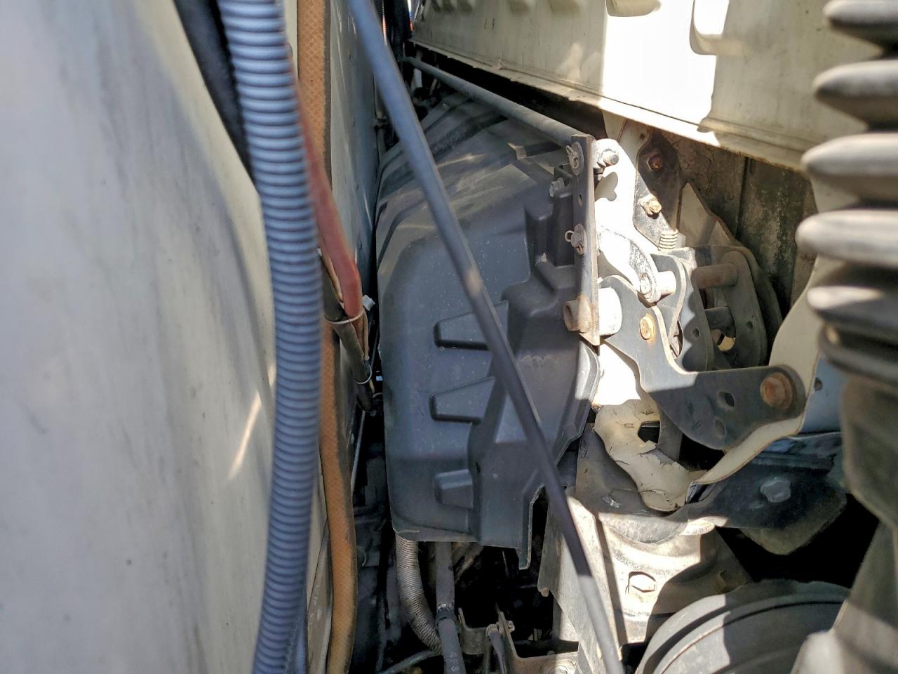 Lot #3302820930 2016 HINO 195