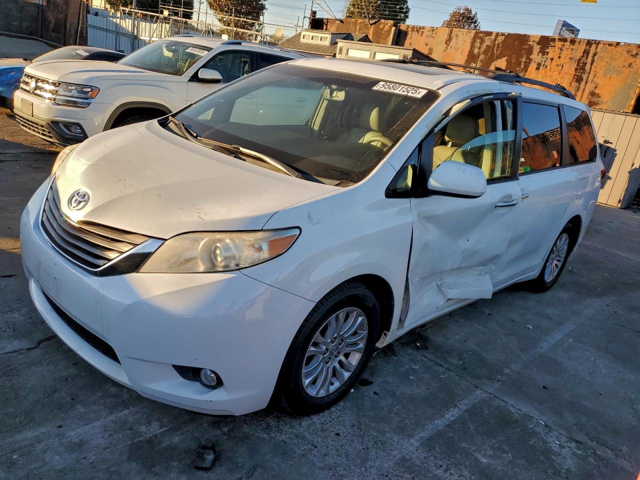 TOYOTA SIENNA XLE