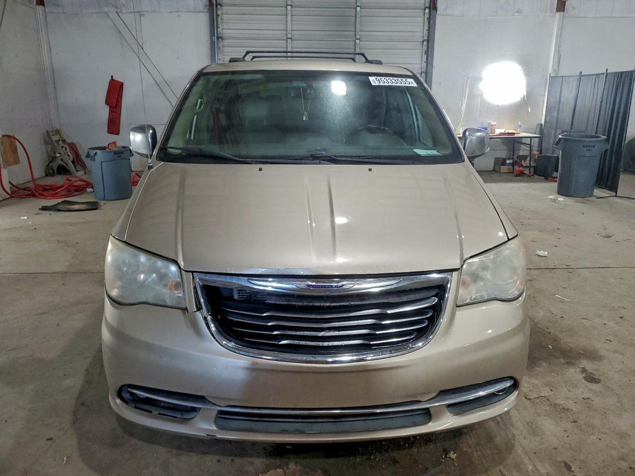 CHRYSLER TOWN & COUNTRY TOURING L