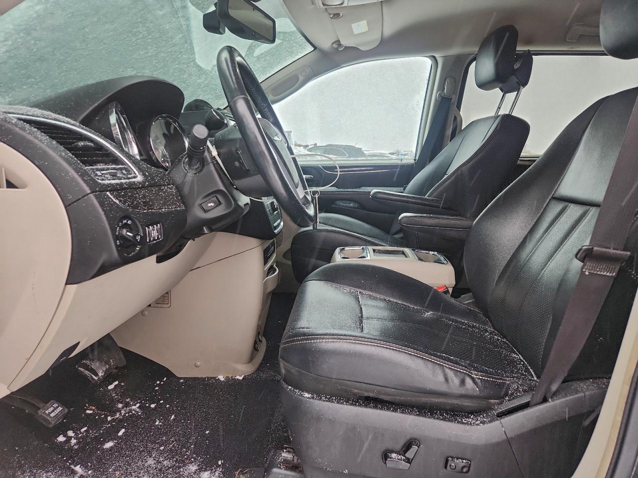 CHRYSLER TOWN & COUNTRY TOURING L