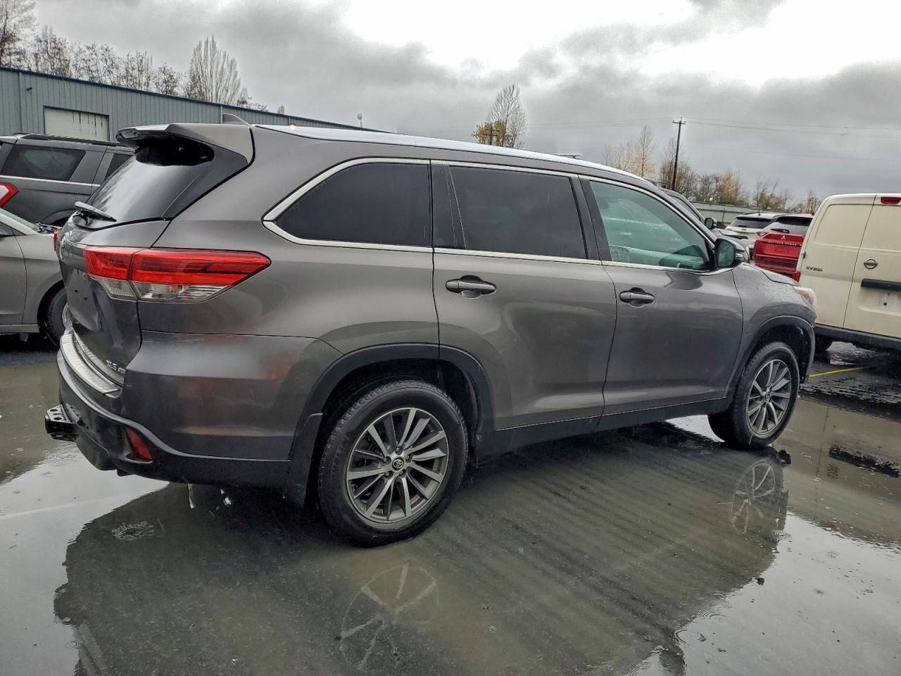 Lot #3310629769 2019 TOYOTA HIGHLANDER