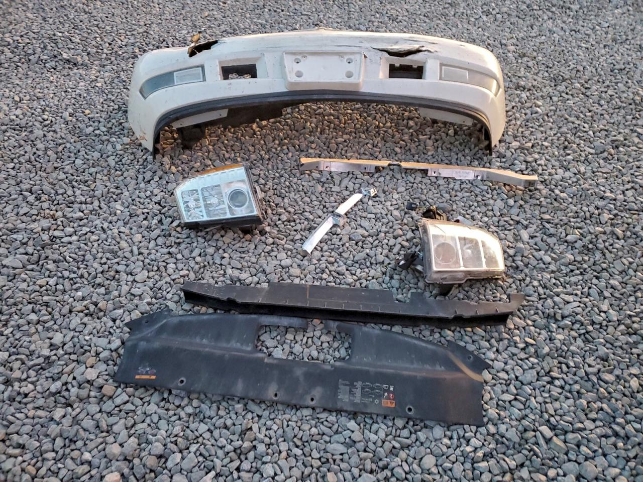 CADILLAC ESCALADE ESV LUXURY