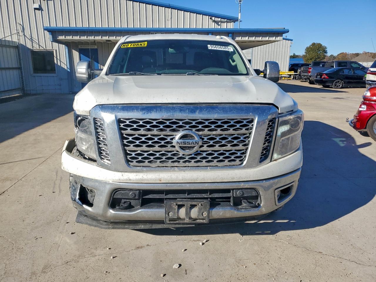 NISSAN TITAN SV