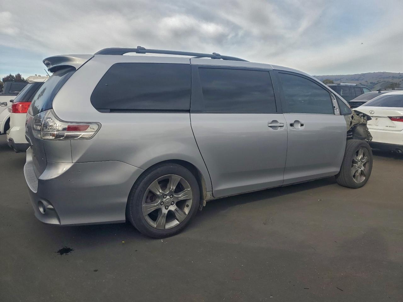 Lot #3318184953 2012 TOYOTA SIENNA SPO