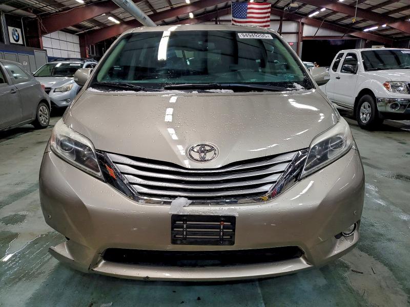 2017 TOYOTA SIENNA XLE #3304002644