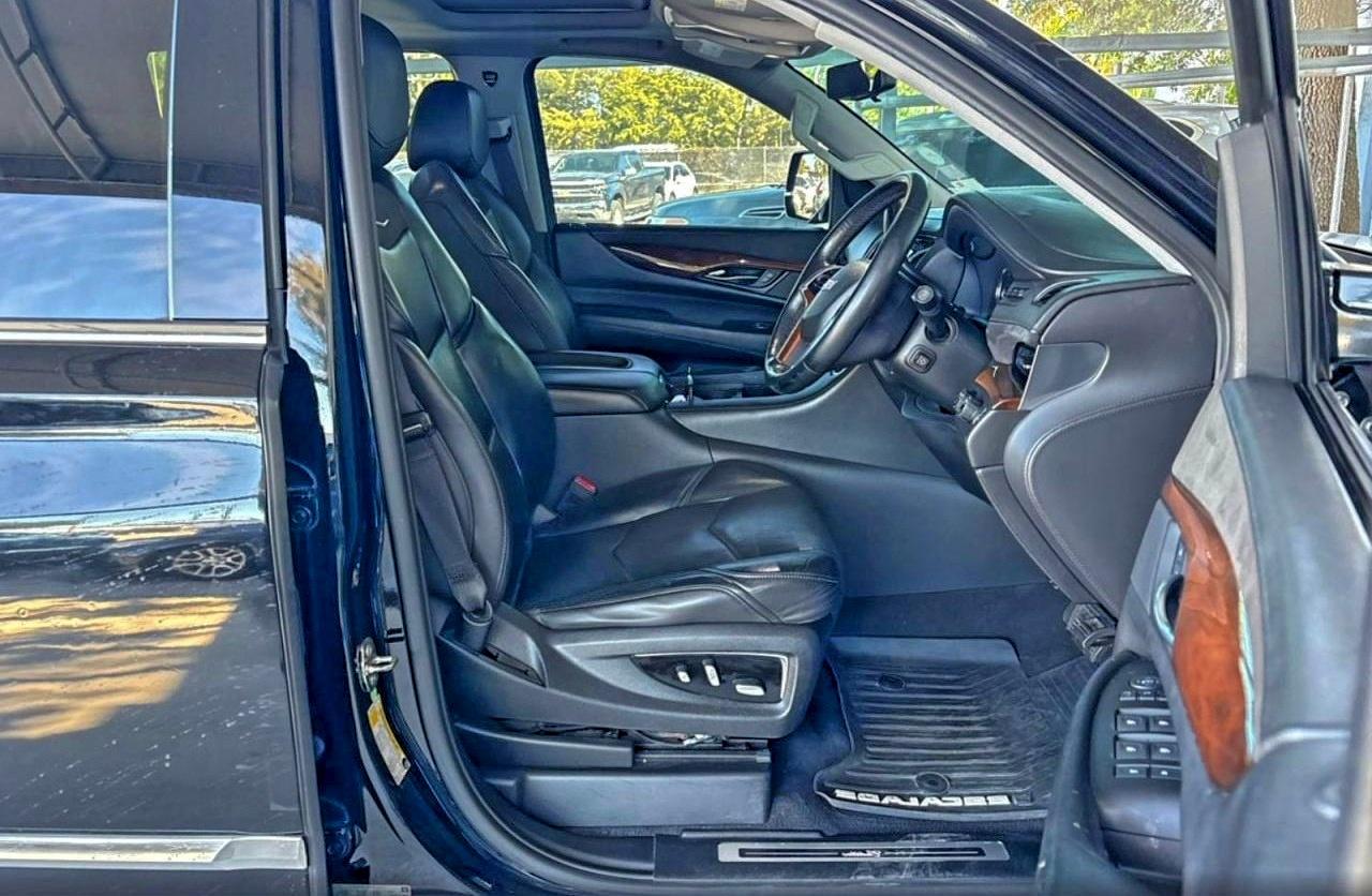 CADILLAC ESCALADE ESV LUXURY