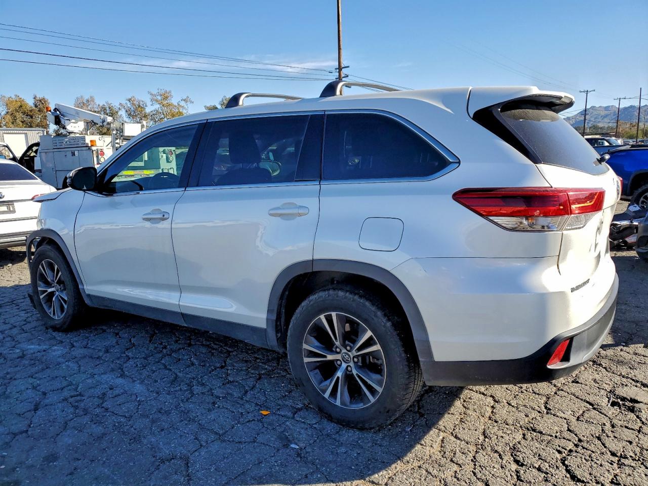 Lot #3318017501 2019 TOYOTA HIGHLANDER