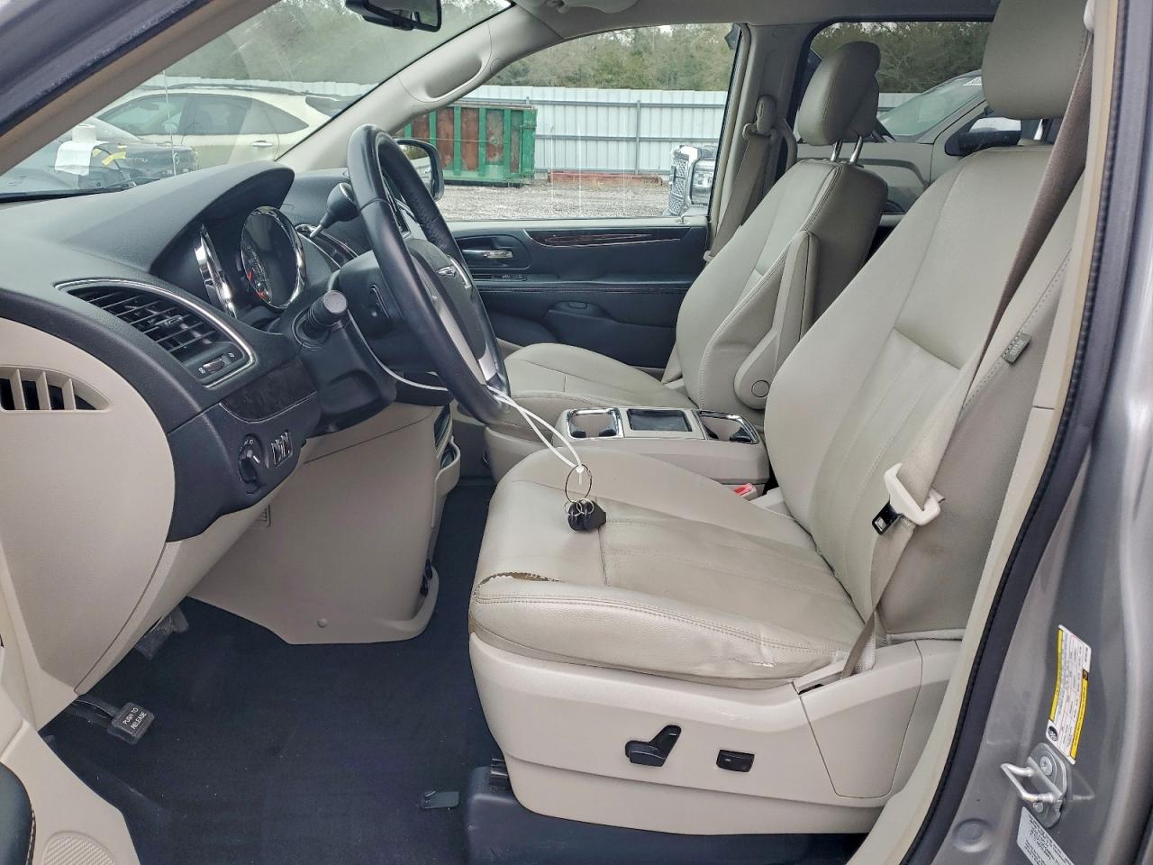 CHRYSLER TOWN & COUNTRY LX