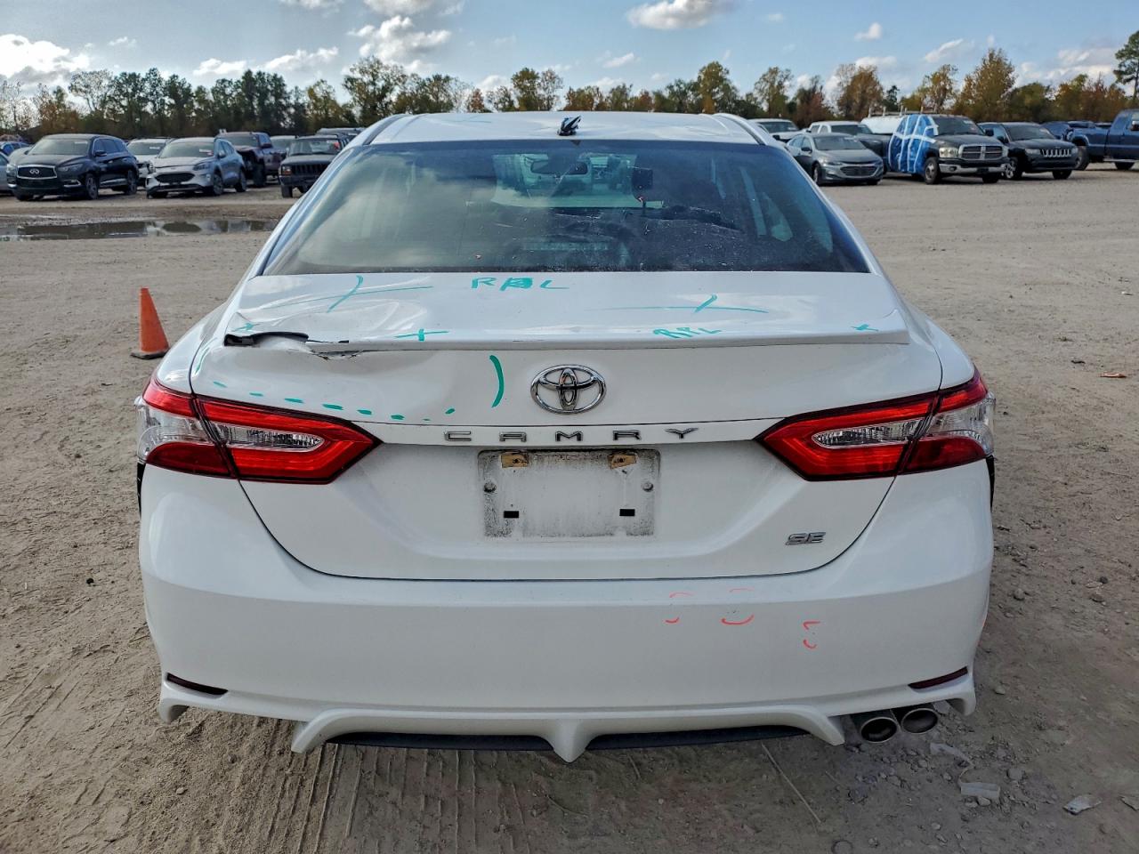 TOYOTA CAMRY SE