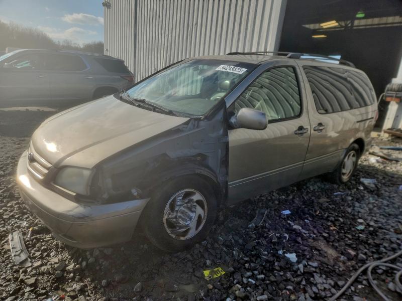 2002 TOYOTA SIENNA LE #3304748940