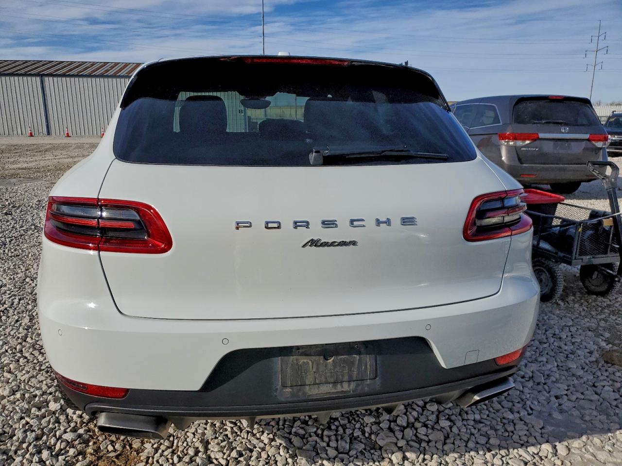 PORSCHE MACAN
