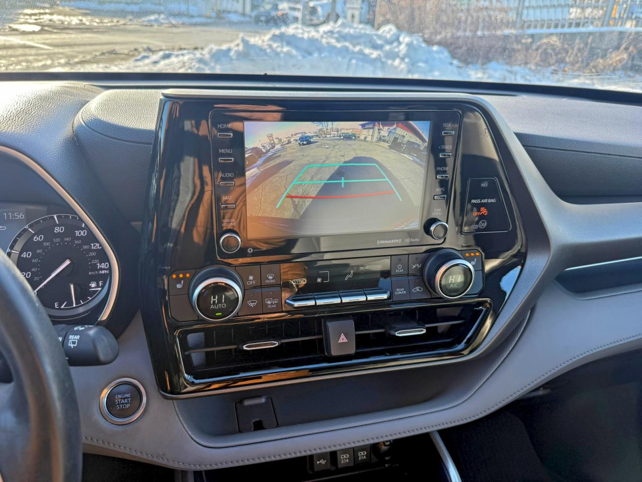 Lot #3318894932 2020 TOYOTA HIGHLANDER