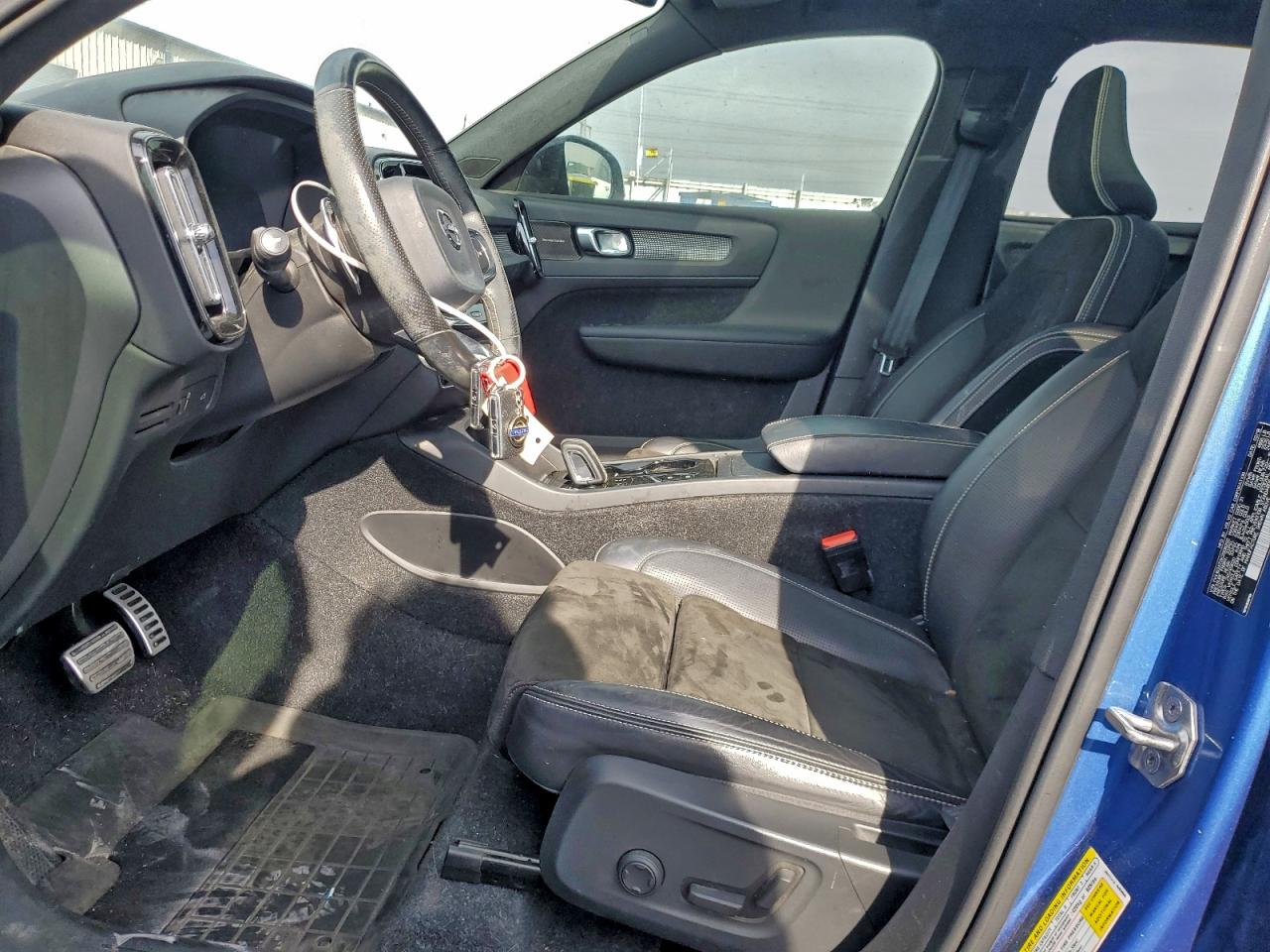 VOLVO XC40 T5 MOMENTUM