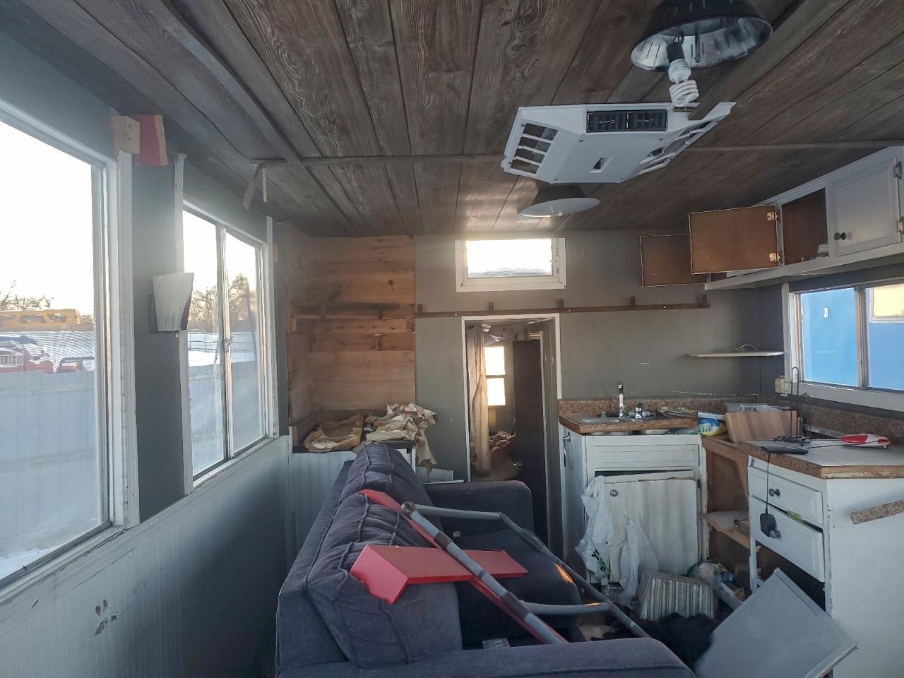 Lot #3305330340 1974 SKIPPERLINER HOUSEBOAT