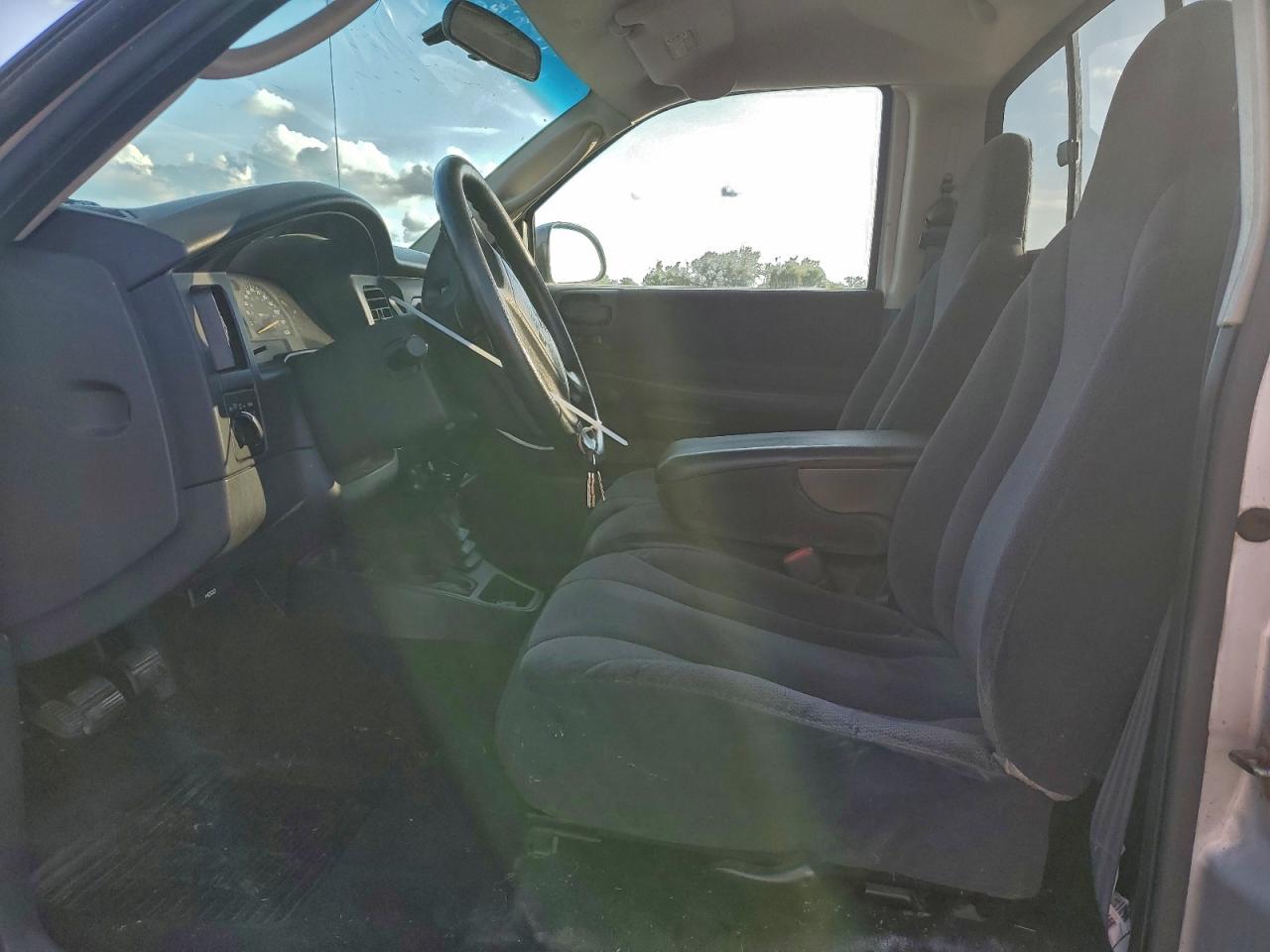 Lot #3302913079 2001 DODGE DAKOTA