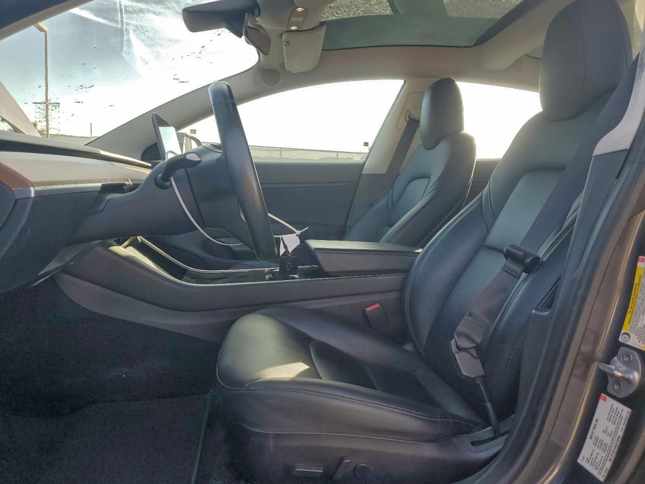 Lot #3318065409 2018 TESLA MODEL 3