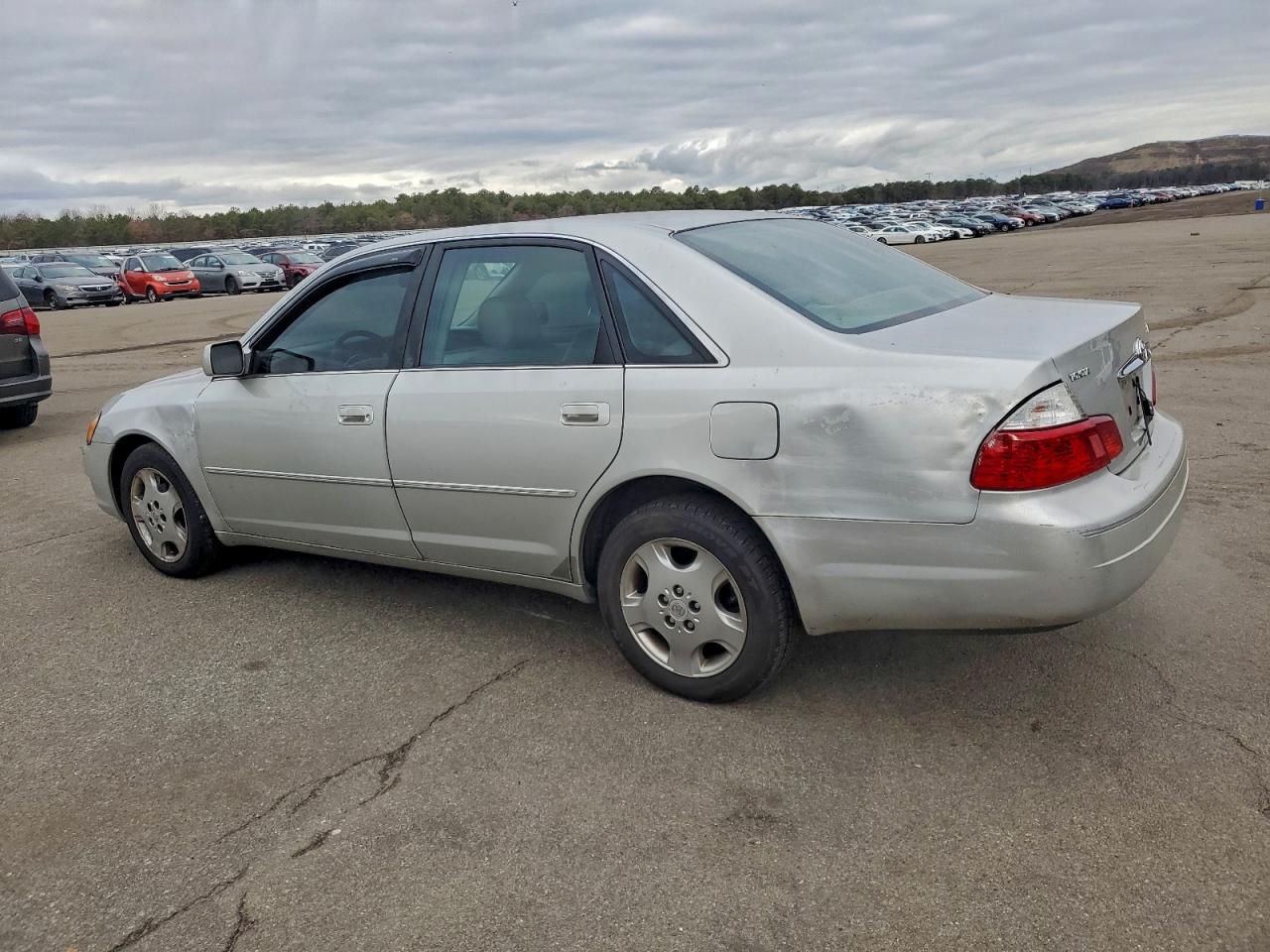 Lot #3308218259 2004 TOYOTA AVALON XL