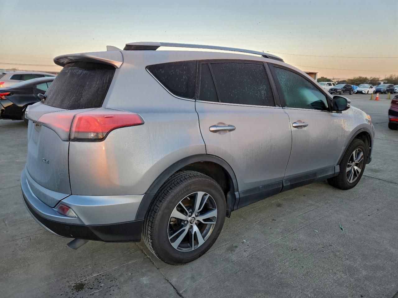 TOYOTA RAV4 XLE