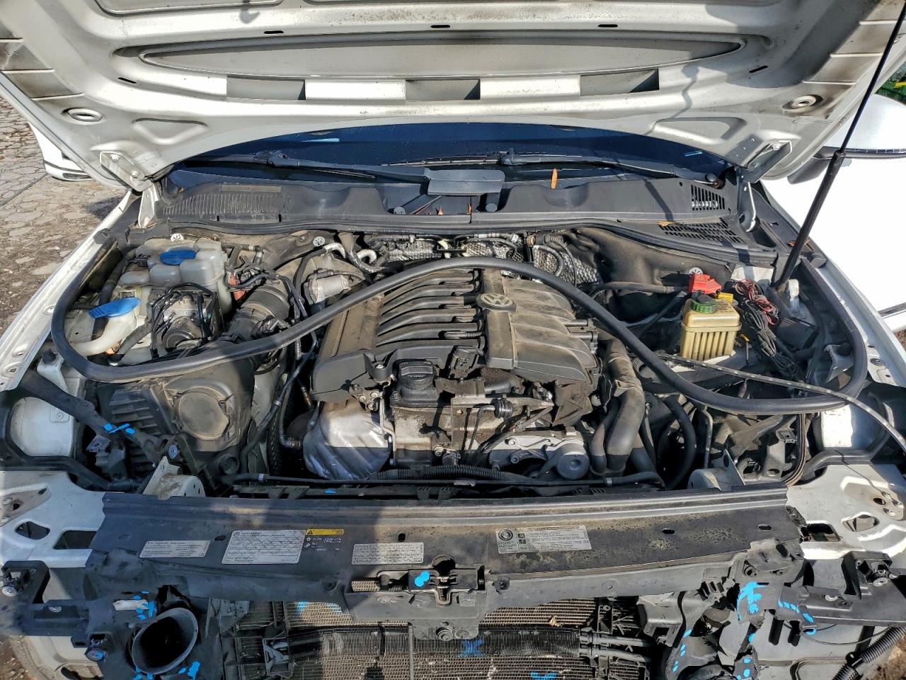 VOLKSWAGEN TOUAREG SPORT