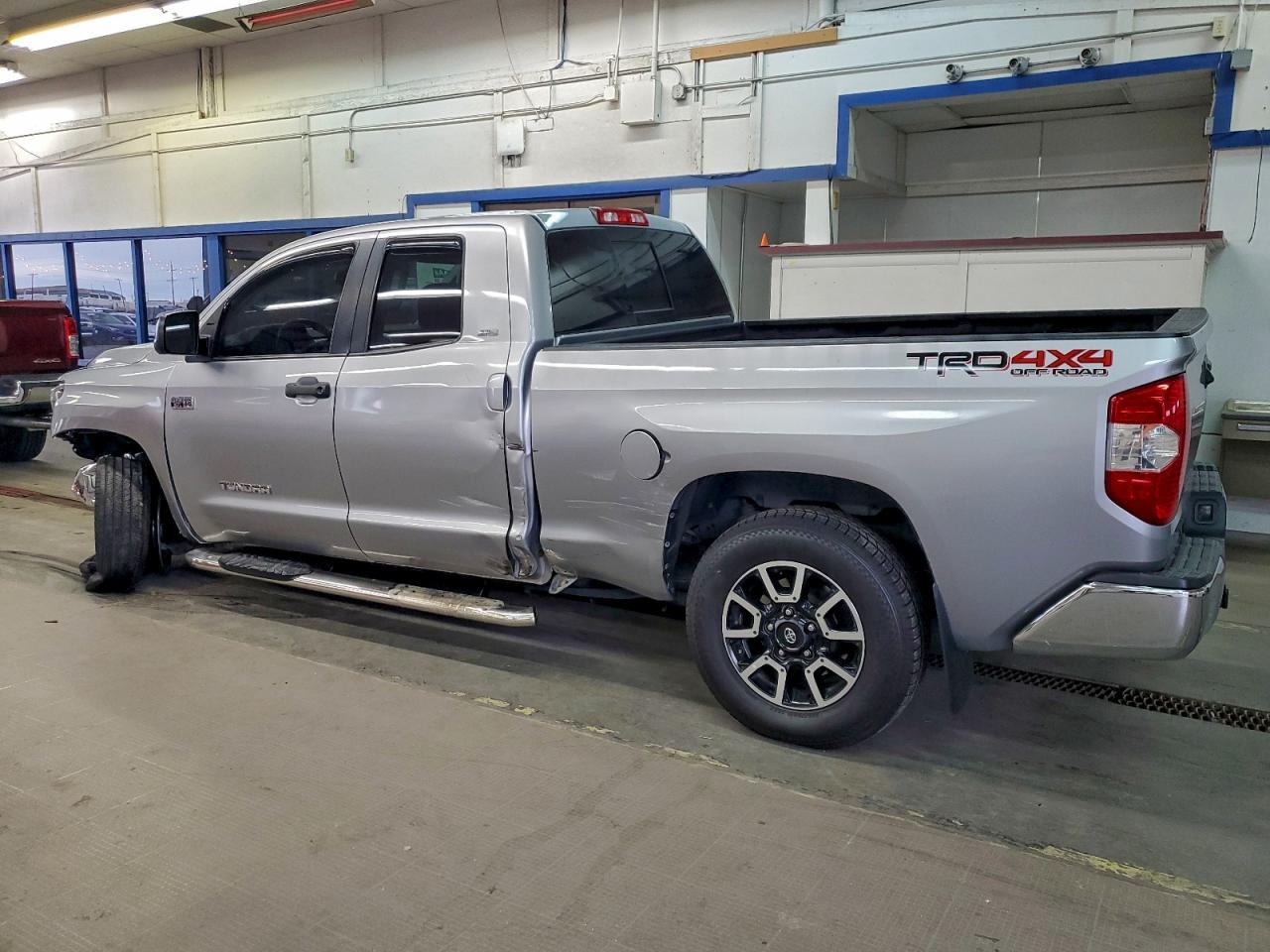 Lot #3318077372 2017 TOYOTA TUNDRA DOU