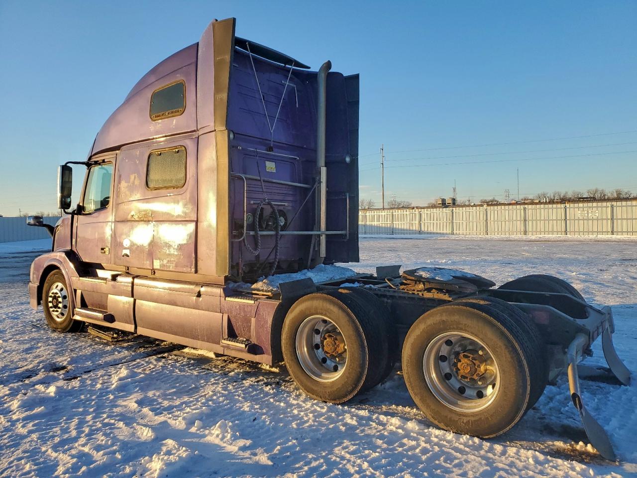 Lot #3311115893 2016 VOLVO VNL