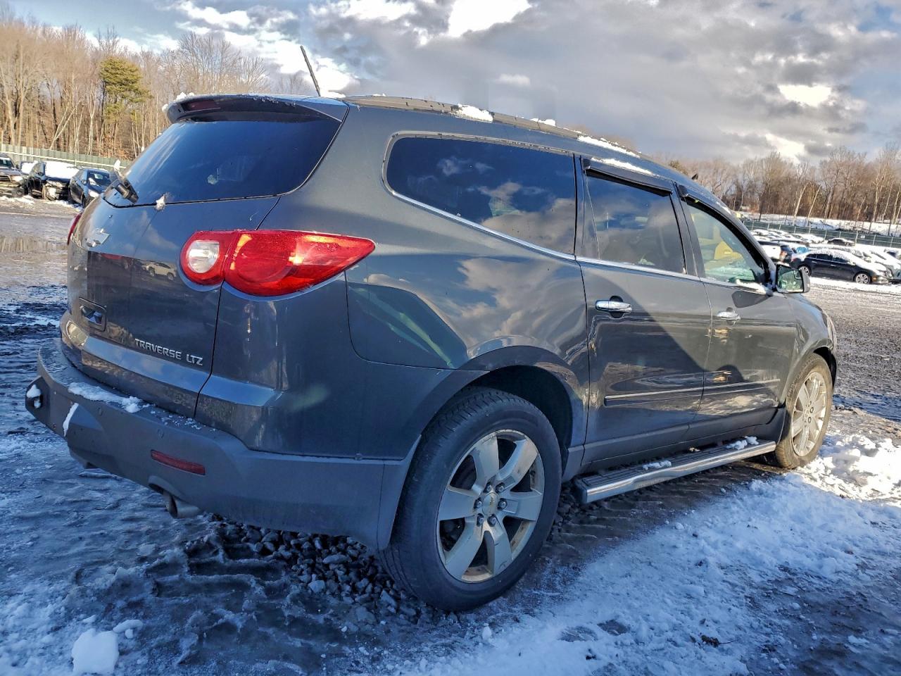 Lot #3316639487 2011 CHEVROLET TRAVERSE L