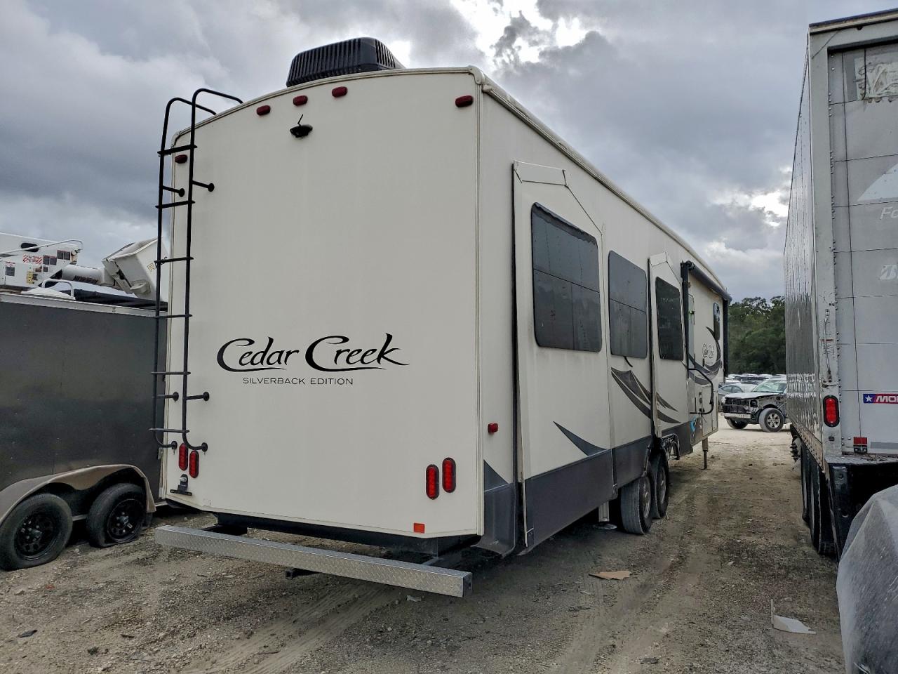 Lot #3303482906 2019 CEDAR CREEK 5TH WHEEL