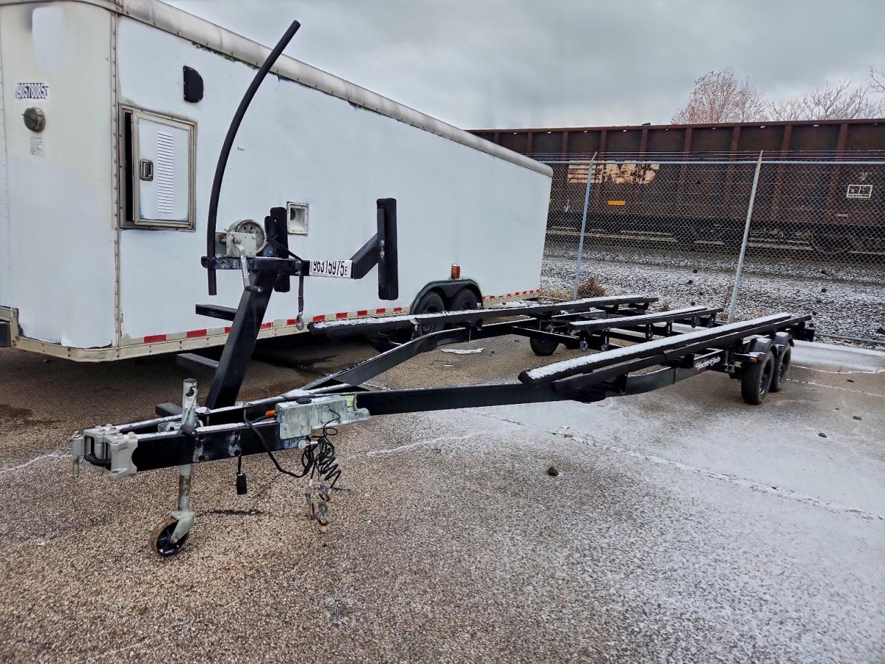 Lot #3311558276 2017 YACHT CLUB PTB2543T B