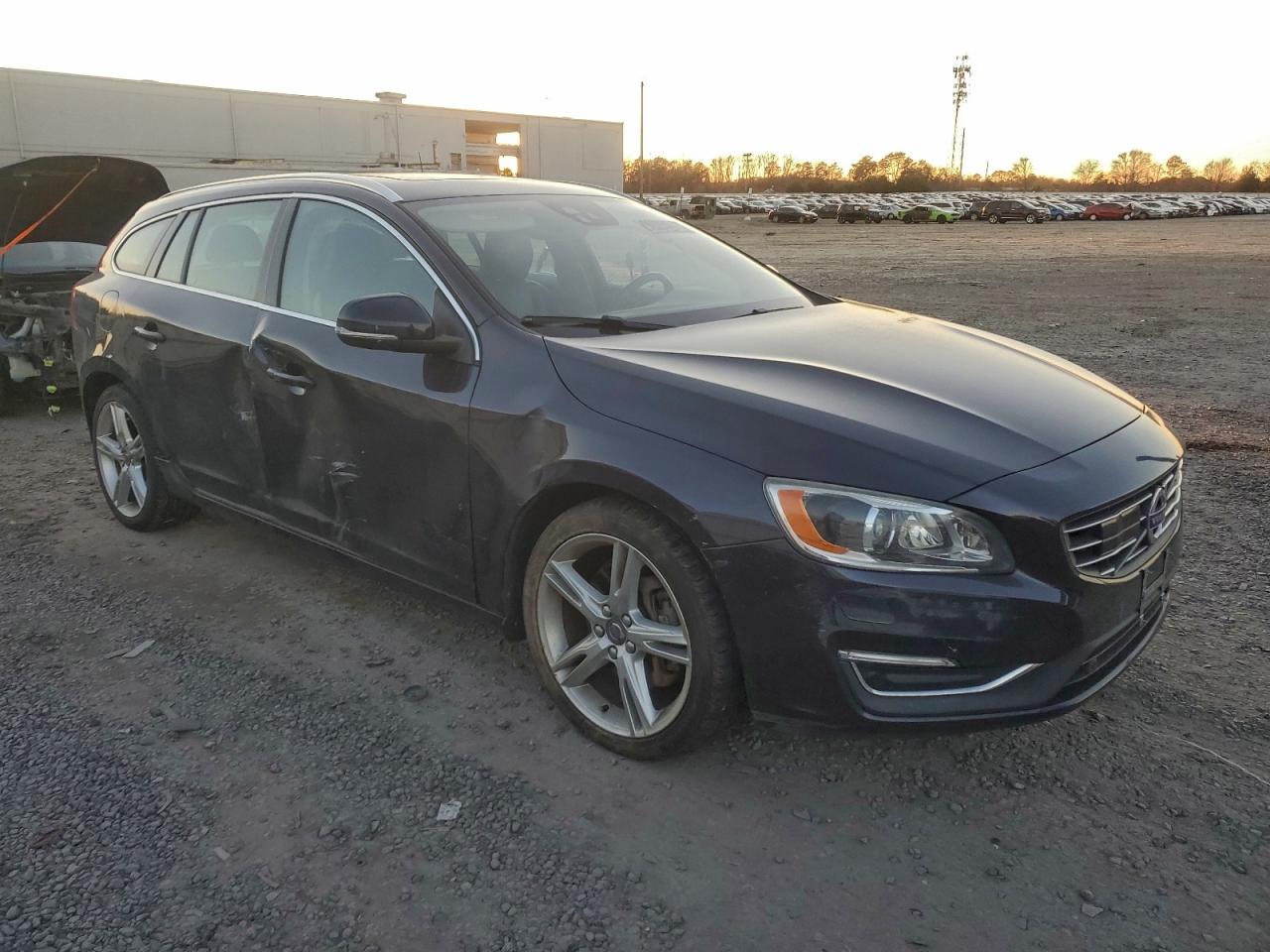 VOLVO V60 PLATINUM