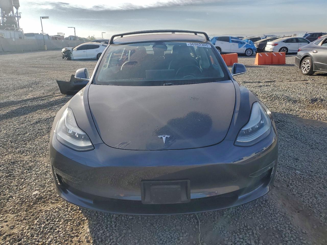 Lot #3318065409 2018 TESLA MODEL 3