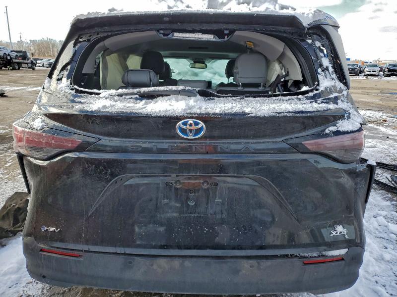 2025 TOYOTA SIENNA XLE #3312454655