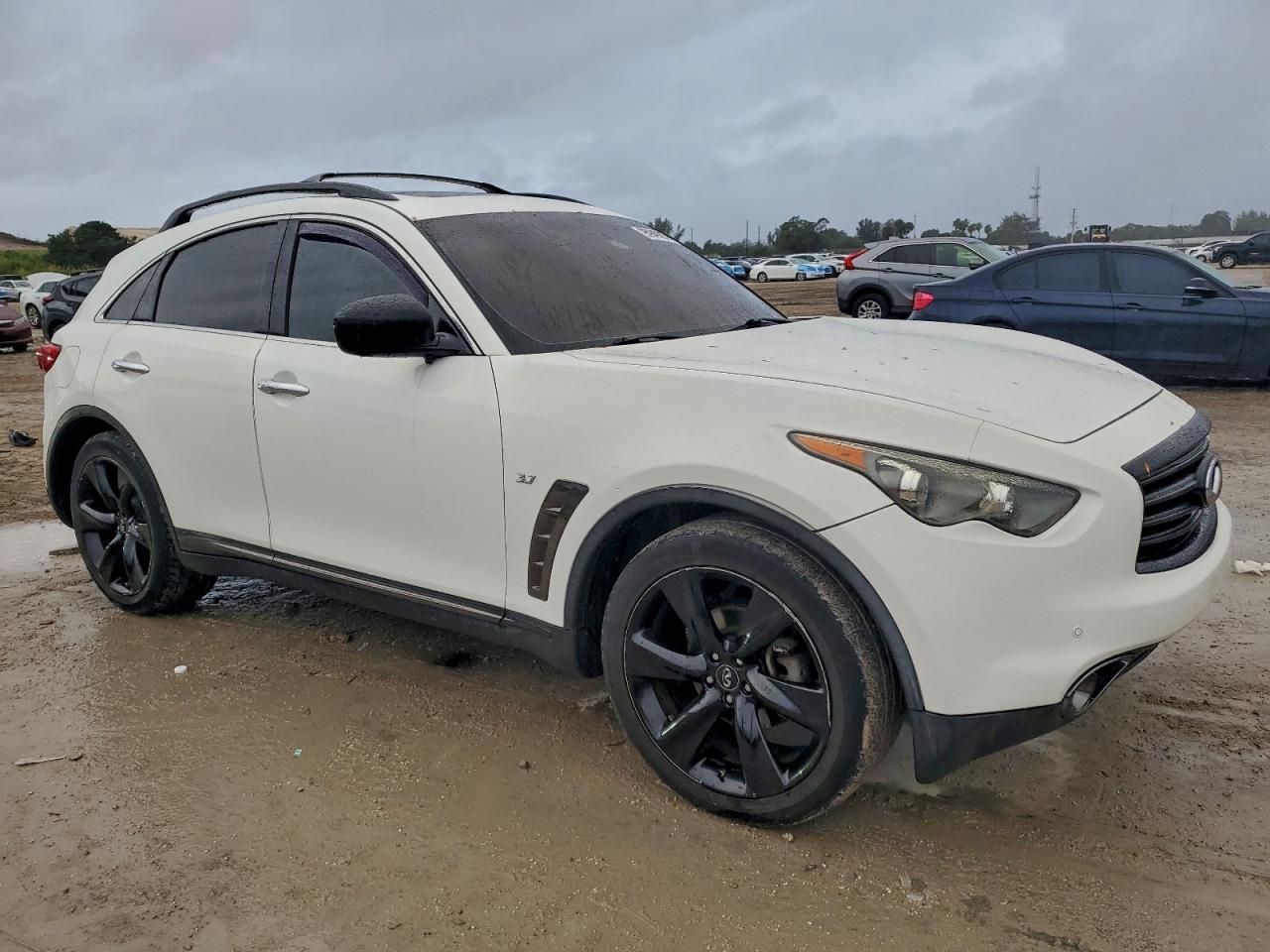 INFINITI QX70