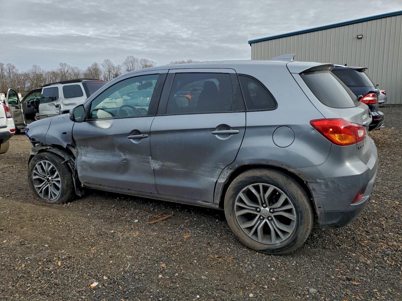 MITSUBISHI OUTLANDER ES