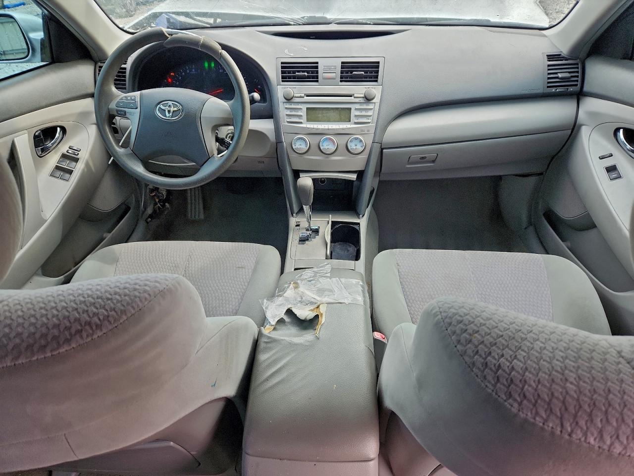 TOYOTA CAMRY BASE