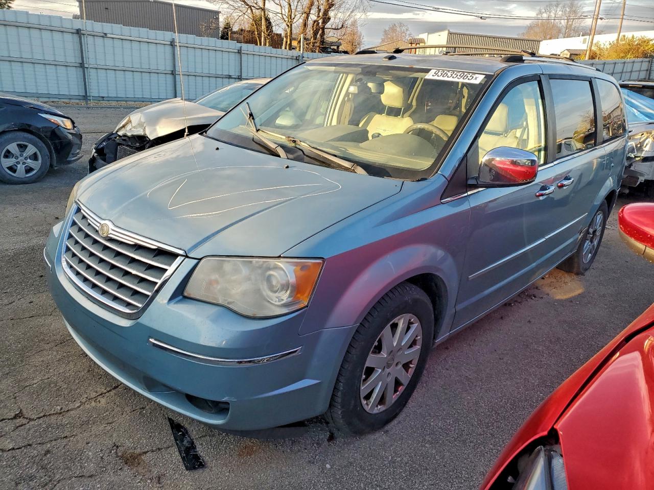 CHRYSLER TOWN & COUNTRY LIMITED