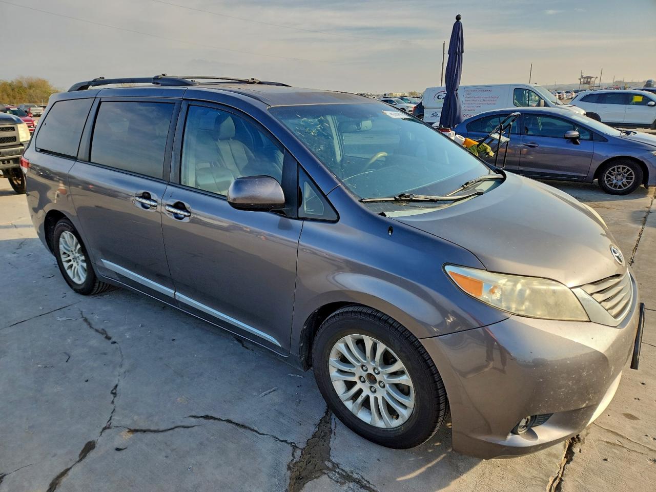 TOYOTA SIENNA XLE