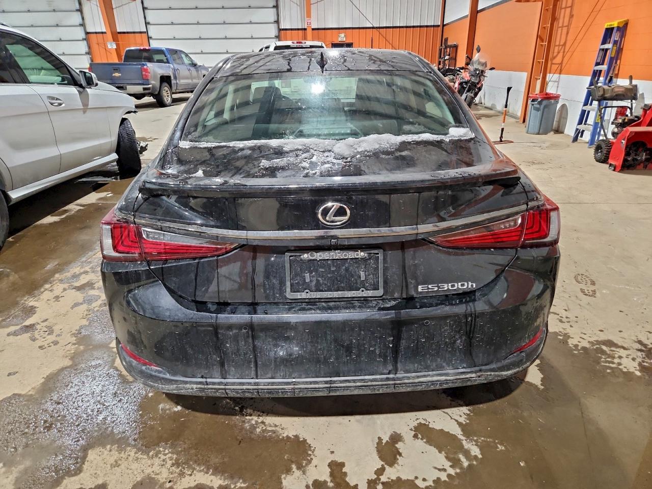 LEXUS ES 300H F SPORT HANDLING