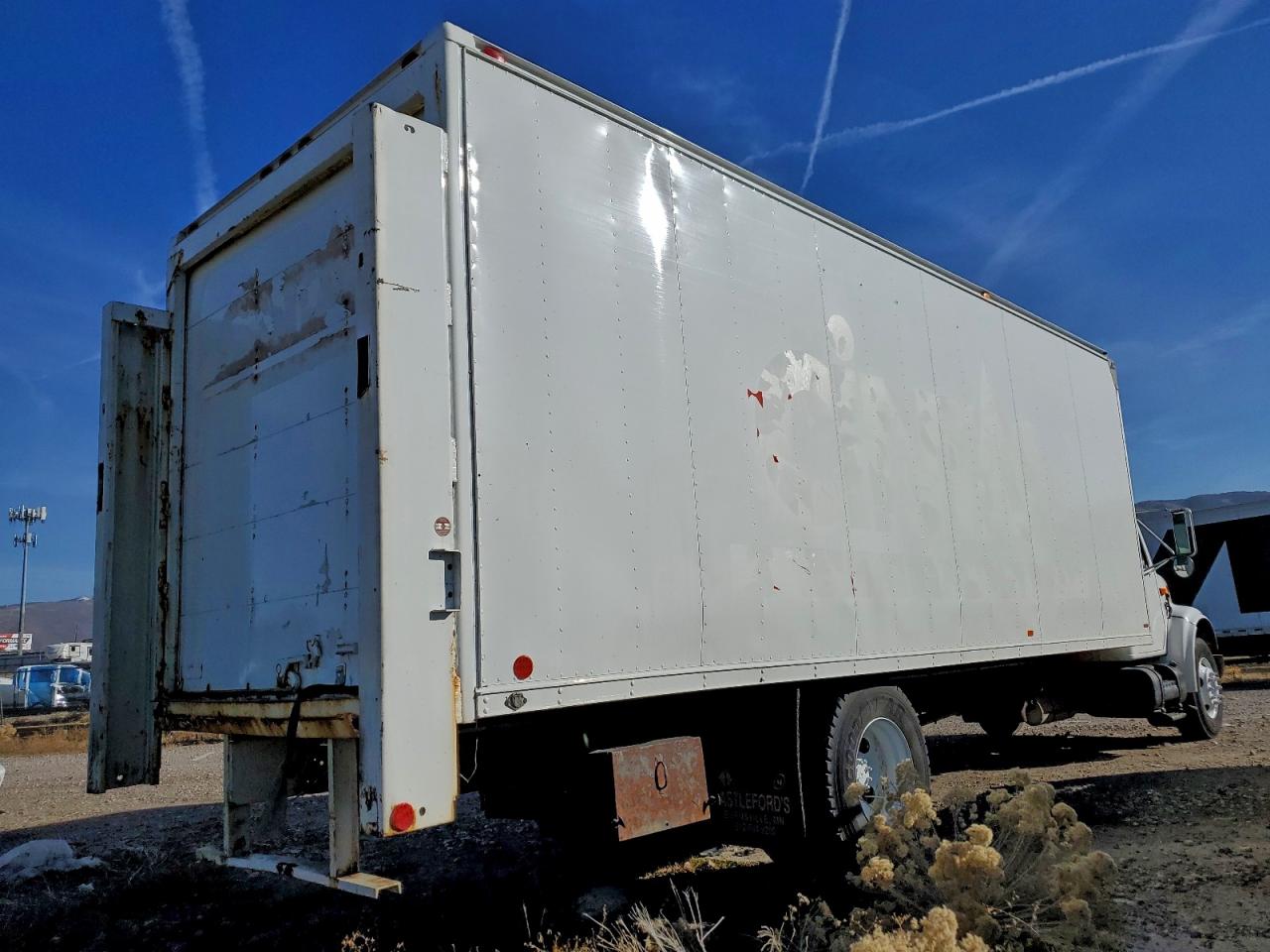 Lot #3316819412 2001 INTERNATIONAL 4000 4700