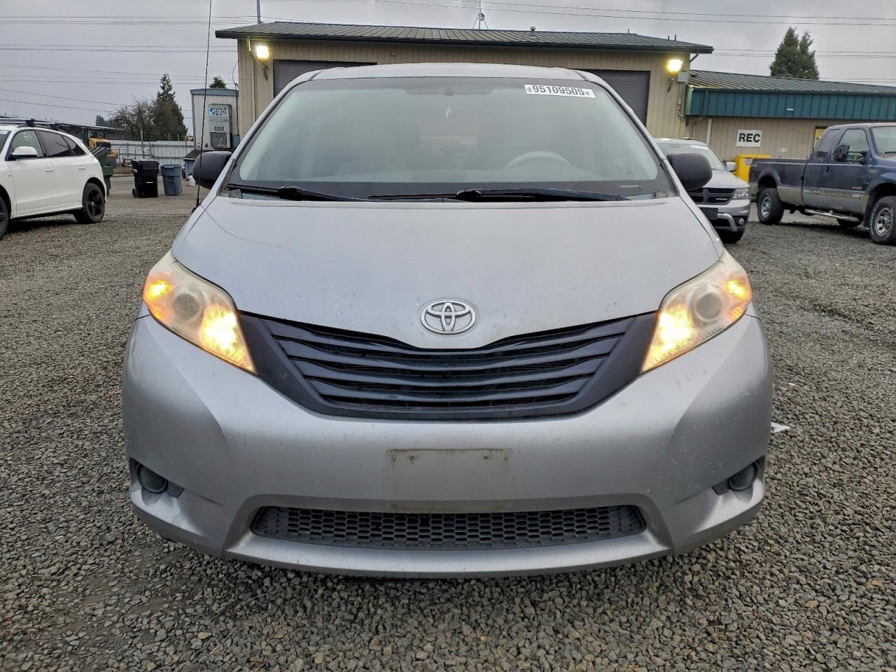 TOYOTA SIENNA