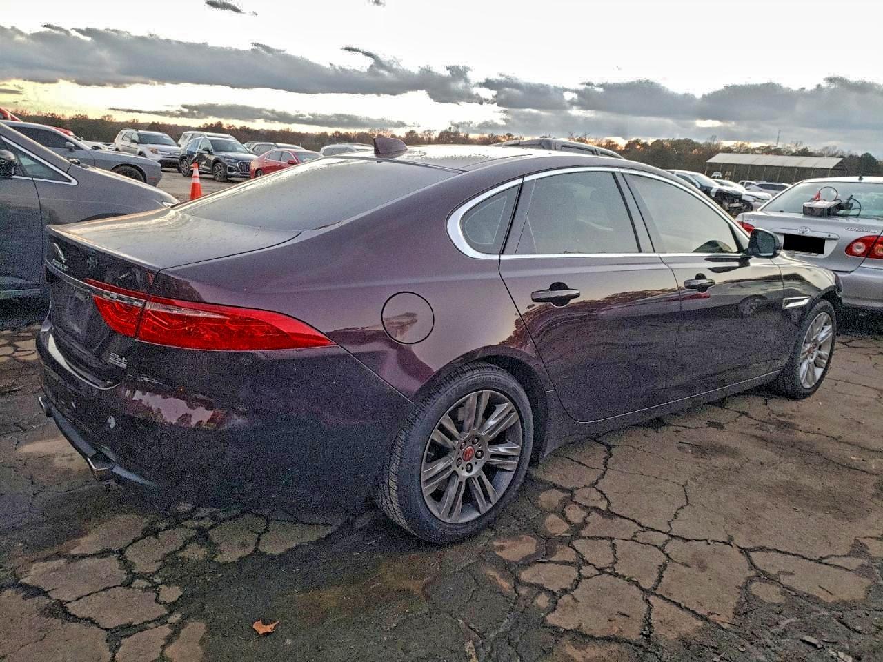 JAGUAR XF PREMIUM