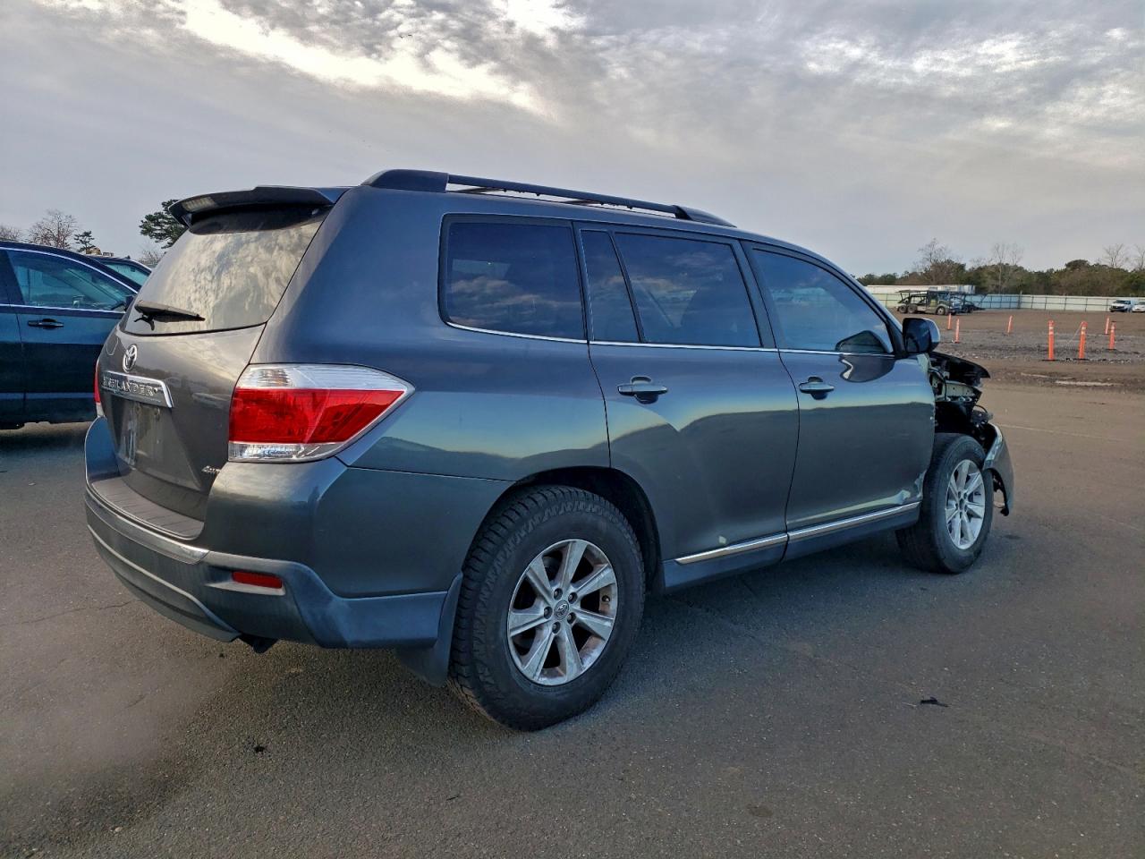 TOYOTA HIGHLANDER BASE